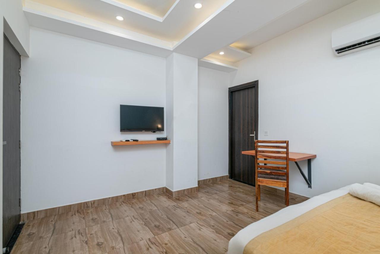 Hotel De Luxe Basai Road Gurgaon Exterior photo